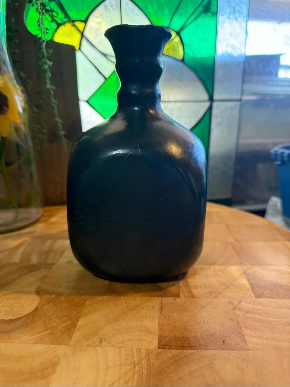Barro Negro–Style Black Clay Pottery Jug with Etched Flower – 7”